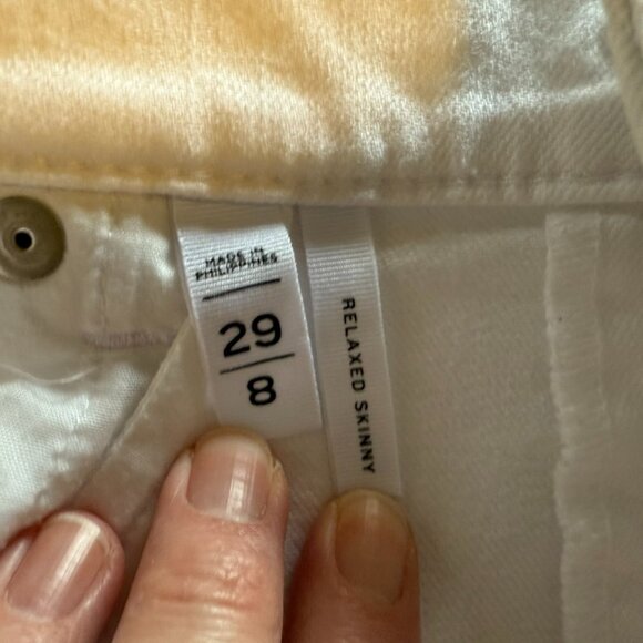 Loft Relaxed Skinny White Jeans - Size 8 - Picture 6 of 7